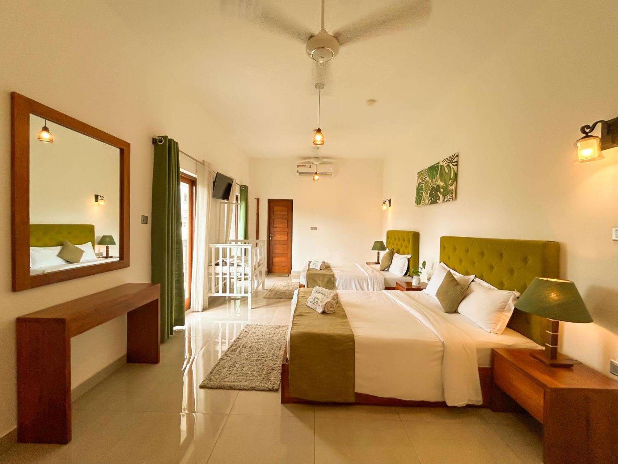 J Leaf Hotel By Blue Bird Negombo Eksteriør billede