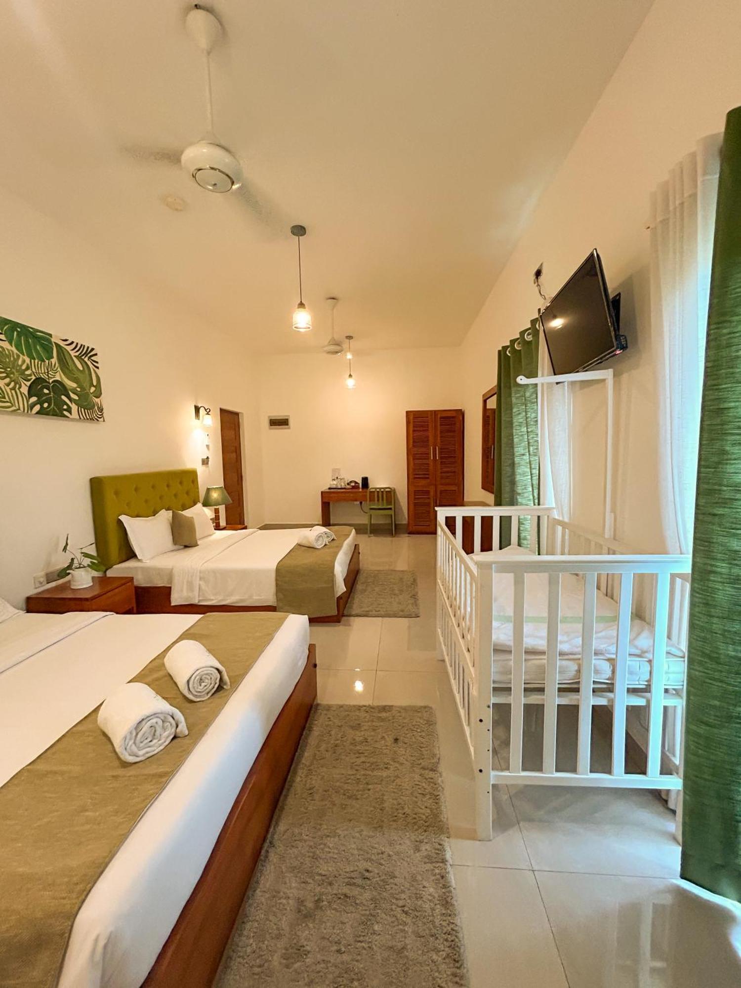J Leaf Hotel By Blue Bird Negombo Eksteriør billede